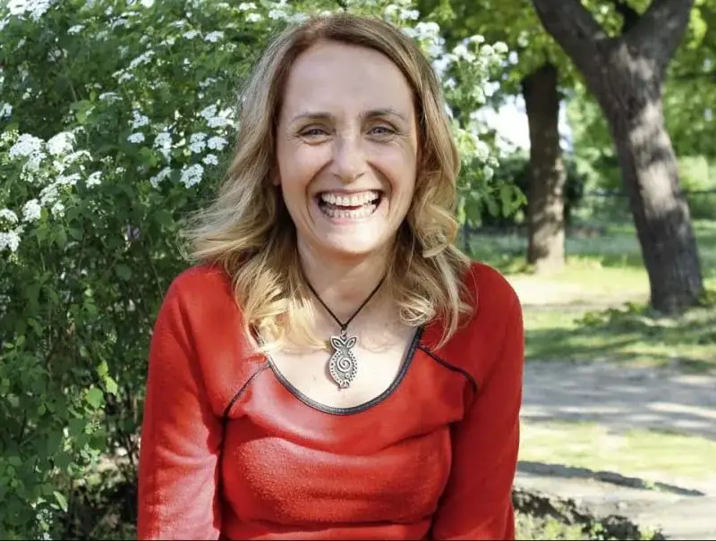 Албена Павлова  чукна 56 между  работата и почивката