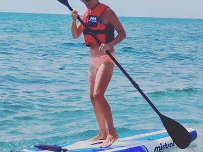 Ана Пападопулу работи на плажа