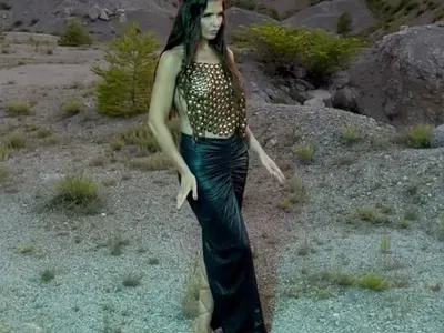 Анелия още не е пренесла целия гардероб при гаджето