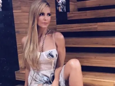 Анелия сгорещява с „водно шоу“