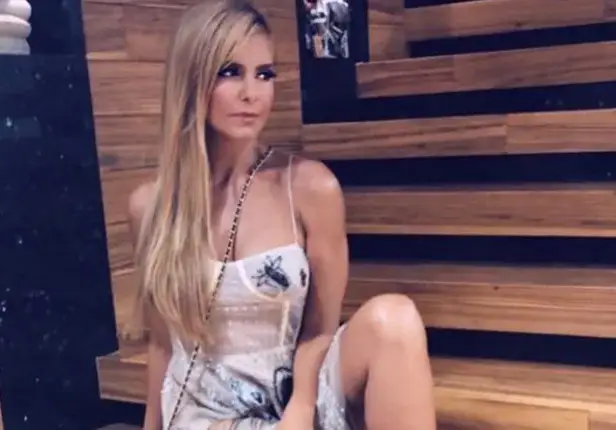 Анелия сгорещява с „водно шоу“