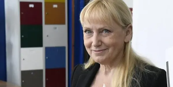 Английски богаташ ухажва Елена Йончева в Брюксел