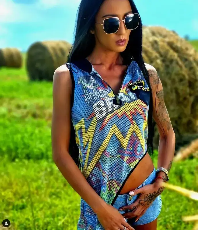 Ани Хоанг отиде на село