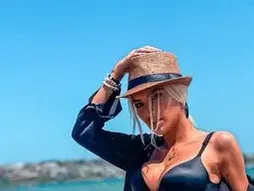 Анита на Рачков разтуптя мъжките сърца със СНИМКИ от плажа