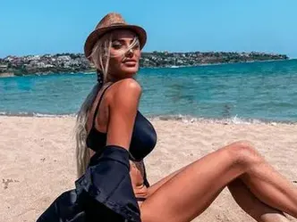 Анита на Рачков разтуптя мъжките сърца със СНИМКИ от плажа