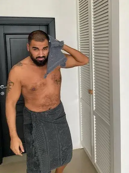 Азис не харесва мъже с оскубани вежди и в тесни дънки