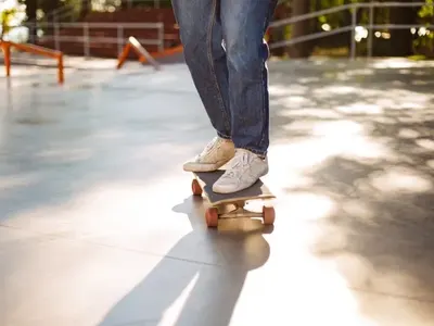 Бели дамски маратонки – класика, която никога не излиза от мода