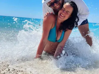 Боби Турбото и Калина сред вълните