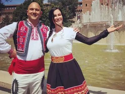 Цеци Красимирова се носи с носия из Жеравна