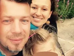 Дани Ангелов зарязал жена си заради млада мацка, запознали се в църквата