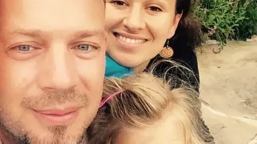 Дани Ангелов зарязал жена си заради млада мацка, запознали се в църквата