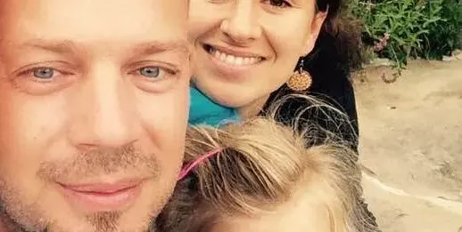 Дани Ангелов зарязал жена си заради млада мацка, запознали се в църквата