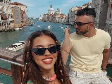 Дара заведе гаджето във Венеция