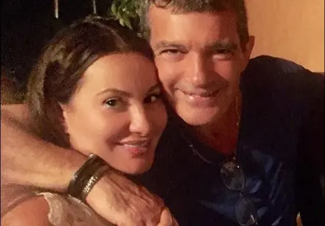 Дарина Павлова с честитка за Бандерас
