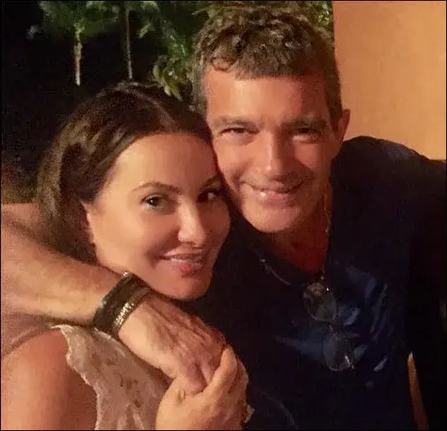 Дарина Павлова с честитка за Бандерас