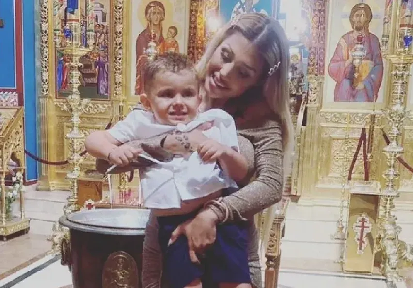 Джулиана Гани кръсти сина си