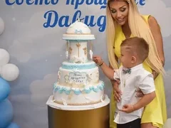 Джулиана Гани  се събра с бившия заради детето