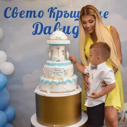 Джулиана Гани  се събра с бившия заради детето