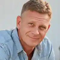 Домошар! Юли Вергов опече чушките