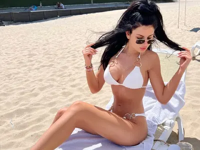 Доста смело! Мис България снима реклами натюр (ФОТО)