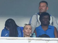 Елена Паришева изгря на „Герена“: Бившата певица  тръпне при дебюта на Попето (Снимки)