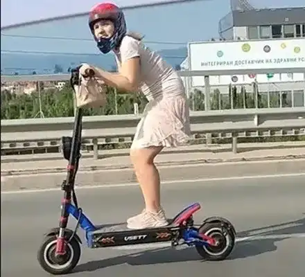 Емили с тротинетката: Ударих няколко пъти главата си в асфалта