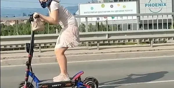 Емили с тротинетката: Ударих няколко пъти главата си в асфалта