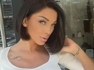 Ето го новия мъж до Емануела – мускуляга с татуировки (Снимка)