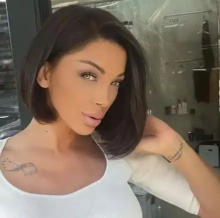 Ето го новия мъж до Емануела – мускуляга с татуировки (Снимка)