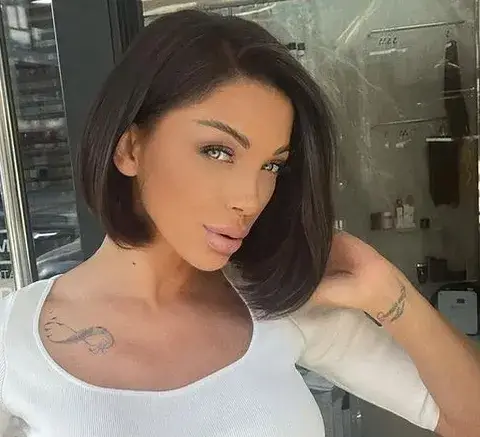 Ето го новия мъж до Емануела – мускуляга с татуировки (Снимка)