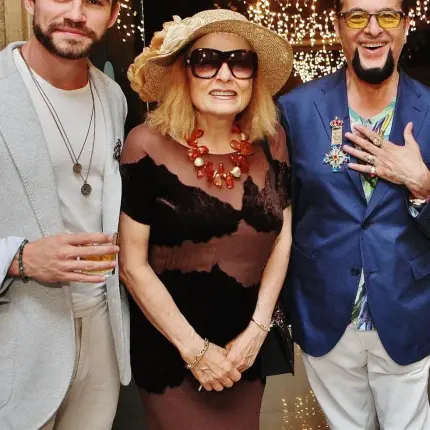 Евгени Минчев и гаджето му получиха годежни пръстени от Михнева