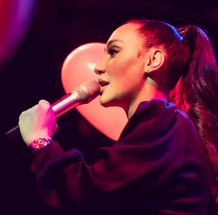 Фенове на Мария Илиева: Винаги с изкуствени мигли и вечната изкуствена опашка!