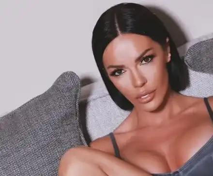 Галена се хвали с перфектна фигура (Горещи снимки от спалнята)