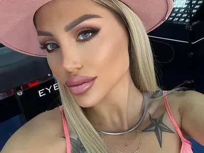 Гани помпа гърди за „Гинес“, коригира и ремаркето (Снимки)