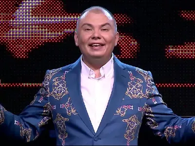 Гнусно: Певец-измамник развя интимните си части в сайт за запознанства (Снимки)