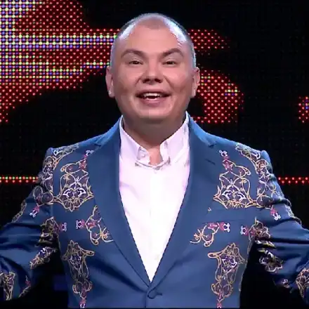 Гнусно: Певец-измамник развя интимните си части в сайт за запознанства (Снимки)