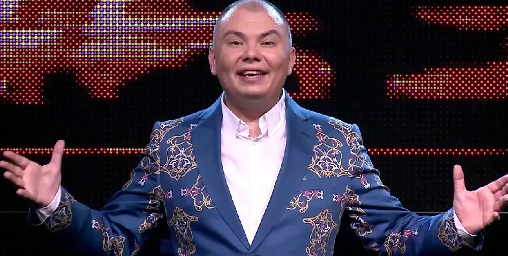 Гнусно: Певец-измамник развя интимните си части в сайт за запознанства (Снимки)