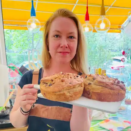 Жената на Кирил Петков затвори сладкарницата