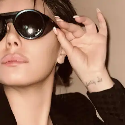 Камелия стана двойничка на Албена Вулева