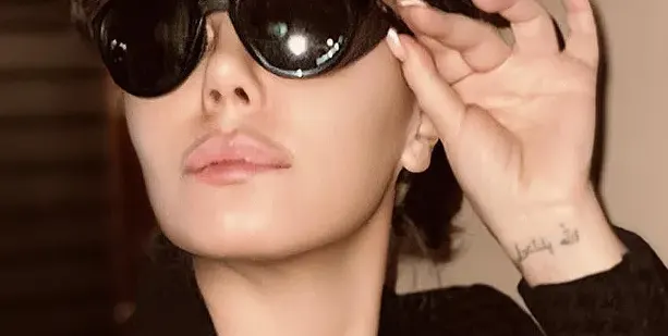 Камелия стана двойничка на Албена Вулева