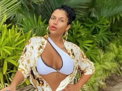 Кандидатка за Мис Силикон: Политик ми предложи 10 бона да спи с мен