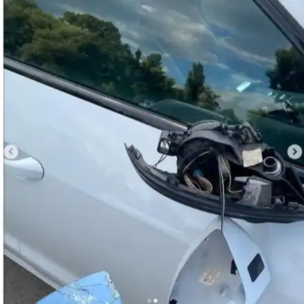 Карък! Потрошиха колата на Папи Ханс