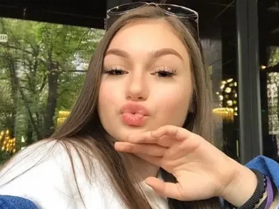 Крисия тръгна по дискотеки