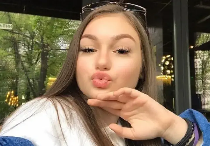 Крисия тръгна по дискотеки