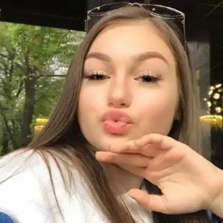 Крисия тръгна по дискотеки