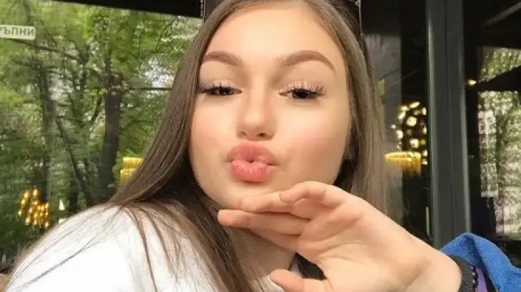 Крисия тръгна по дискотеки