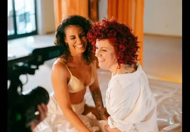 Люси Дяковска си купи огледало за спалнята, обичала да гледа креватните си изпълнения