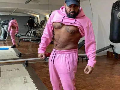 Лорд Евгени Минчев: ﻿Хилав интерес към сакото на Панайот, Азис - живот в розово и... косми + още и СНИМКИ