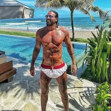 Мъжка кифла! Джизъса опъна бръчки