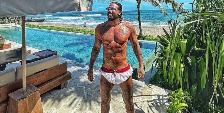 Мъжка кифла! Джизъса опъна бръчки